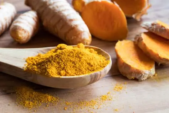 Extract-de-turmeric-incolor-și-inodor-ca-un-posibil-eradicator-de-vârstă